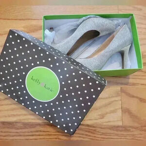 GUC Size 9M Kelly & Katie Silver Holographic Stiletto Pumps